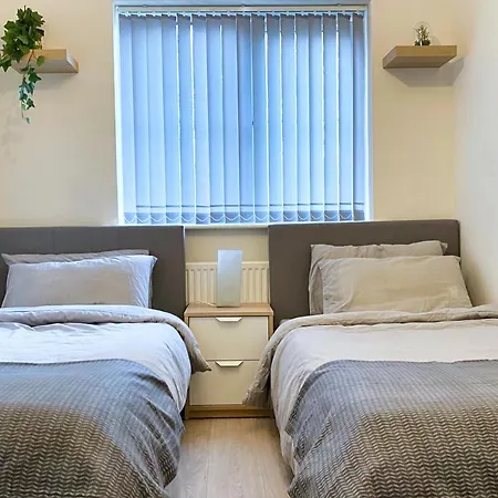 Modern Home, Beautiful Spacious Garden, City Centre Netflix Manchester Esterno foto